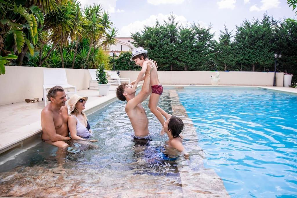 Villa Laoconte Piscina, Jacuzzi E Biliardo Canicattì エクステリア 写真